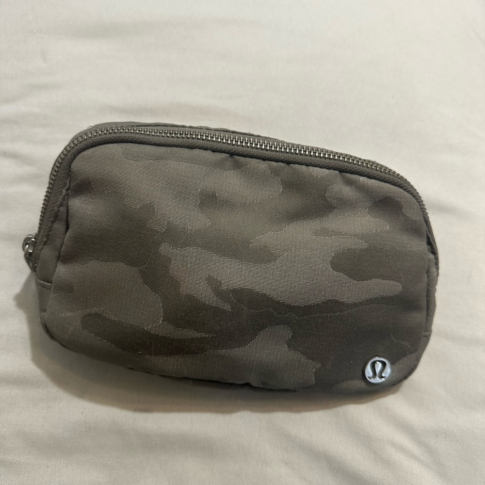 Lululemon Everywhere Belt Bag